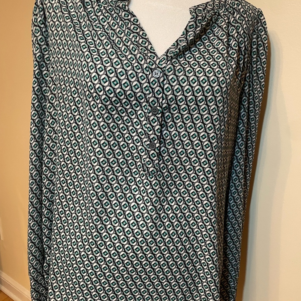 LOFT long sleeve top. Sz M